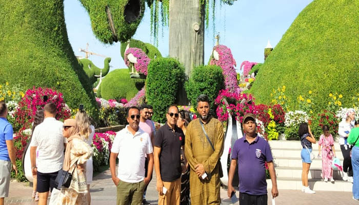 দুবাইয়ে মরুর বুকে এক চিলতে স্বর্গ ‘মিরাকল গার্ডেন’