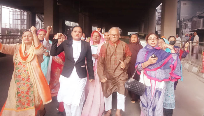 শাহবাগে রিজভীর নেতৃত্বে পিকেটিং ও সড়ক অবরোধ