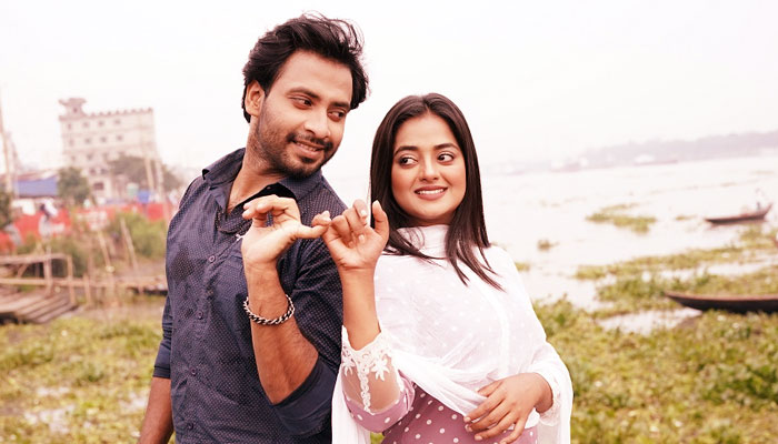 ‘নগদে কট’ খেলেন শাকিলা!