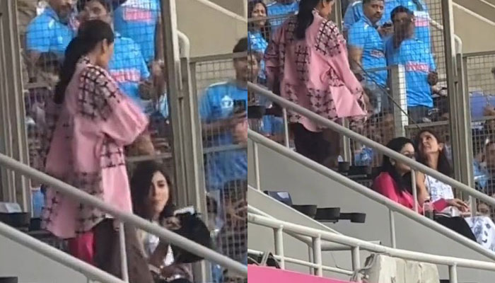 খেলা দেখতে স্টেডিয়ামে আনুষ্কা