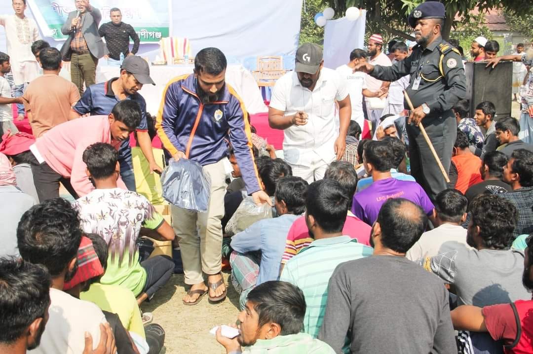 অসহায় কারাবন্দীদের মাঝে শীতবস্ত্র বিতরণ