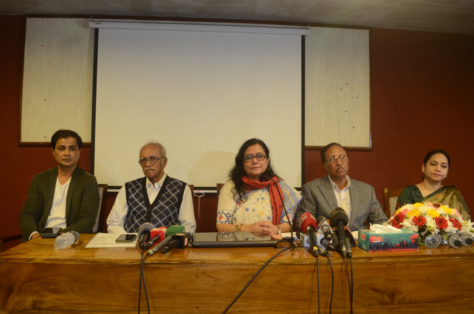 একাত্তরে গণহত্যার বিষয়টি গণমাধ্যমে প্রাধান্য দিতে হবে