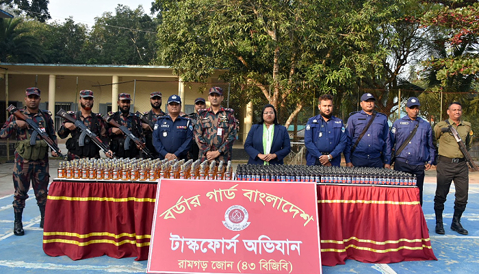 রামগড়ে টাস্কফোর্সের অভিযানে ভারতীয় মদ ও ফেন্সিডিল জব্দ
