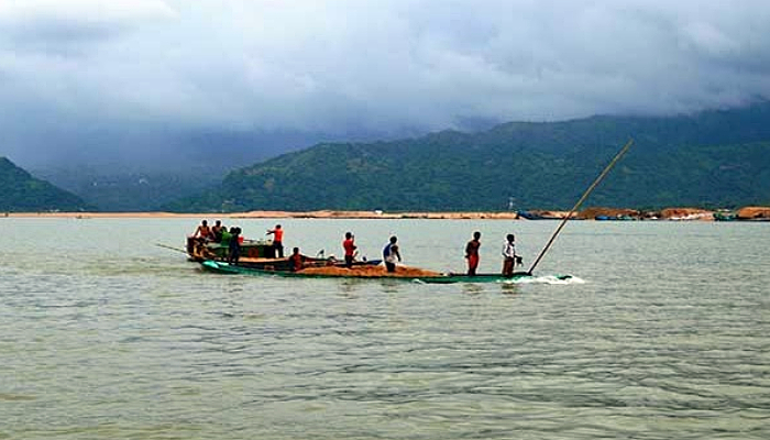 যাদুকাটা নদীতে বাল্কহেডের ধাক্কায় ২ শ্রমিক নিহত