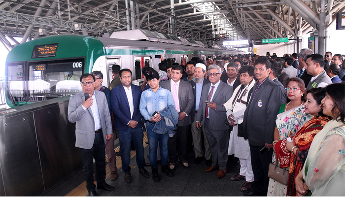 শিক্ষার্থীদের ভাড়া কমানোর দাবি ঢাবি শিক্ষকদের