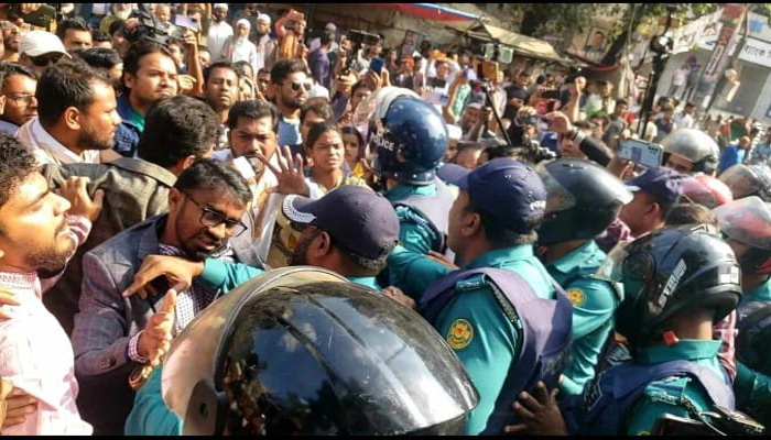 পুলিশি বাধায় গণঅধিকার পরিষদের কফিন মিছিল পণ্ড
