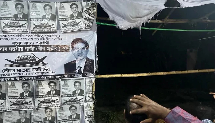 রূপগঞ্জে নৌকার নির্বাচনী ক্যাম্পে আগুন