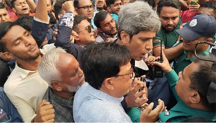 পুলিশের বাধায় গণসংযোগ করতে পারেনি গণতন্ত্র মঞ্চ