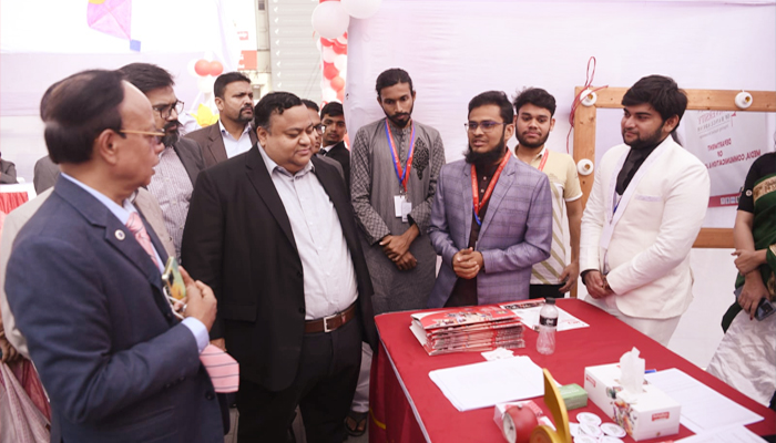 এইচএসসির কৃতী শিক্ষার্থীদের 'ড. চৌধুরী নাফিজ সারাফাত মেরিট অ্যাওয়ার্ড' দিলো সিইউবি