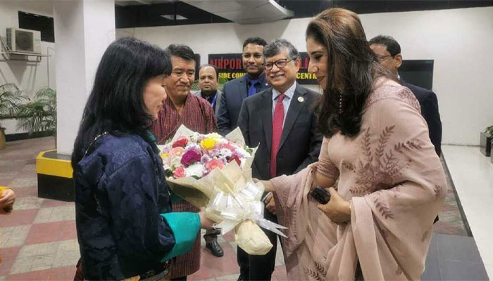 কয়েক ঘণ্টার যাত্রা‌বির‌তিতে ঢাকায় ভুটানের ‘কুইন মাদার’