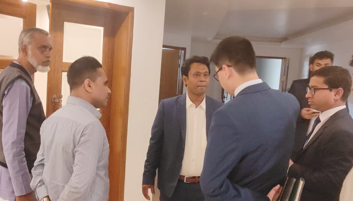 কুমিল্লায় প্রিসাইডিং অফিসারদের নিয়ে এমপির বৈঠকে ম্যাজিস্ট্রেটের হানা