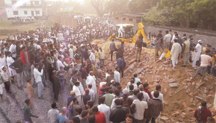 ভারতে বিয়ে বাড়িতে দেয়াল চাপায় নিহত ৭