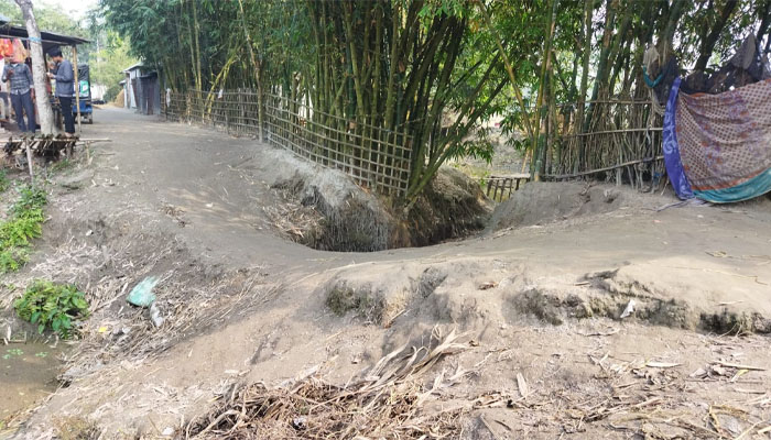 চরম দুর্ভোগে বারহাত কালী এলাকার মানুষ