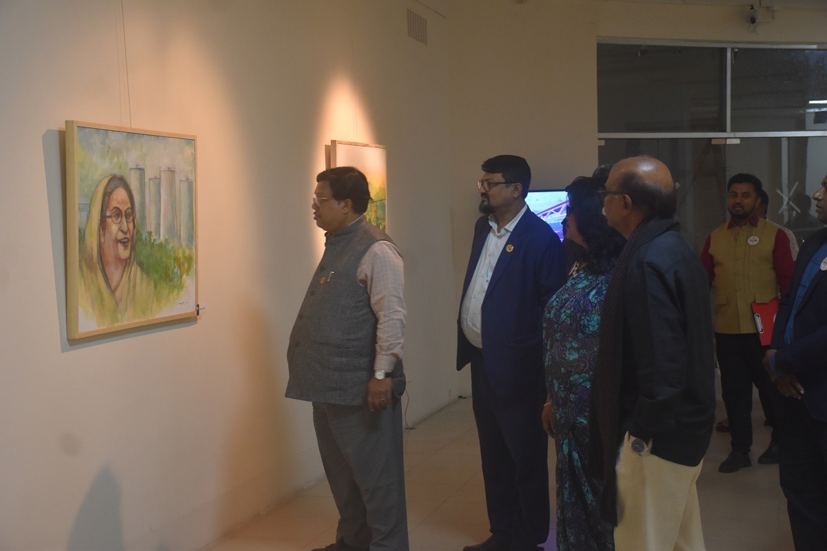 গ্যালারি রাঙালেন ৩ শতাধিক চারু ও আলোকচিত্রী