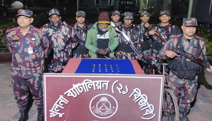 পুটখালী সীমান্তে ২০ স্বর্ণের বারসহ চোরাকারবারি আটক