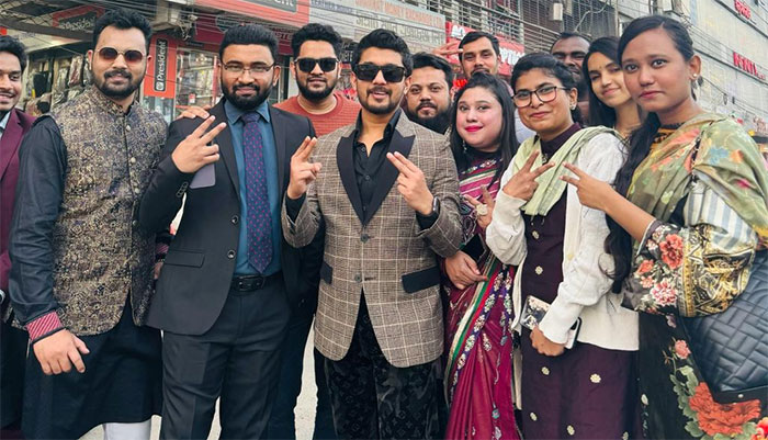 লাইভ শপিংয়ের উত্তরা আউটলেট উদ্বোধন