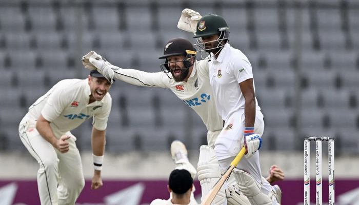 এগিয়ে থেকে তৃতীয় দিন শেষ করল টাইগাররা