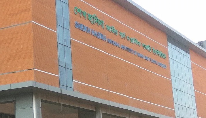 বিস্ফোরণে একই পরিবারের ৪ জন দগ্ধ, নিহত ১
