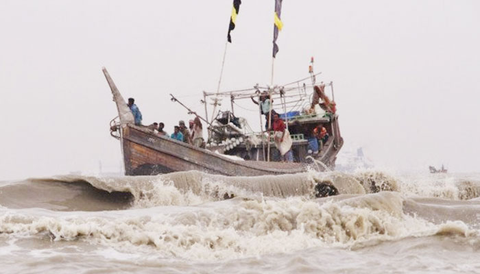 আরো ঘনীভূত হতে পারে নিম্নচাপ, সতর্ক সংকেত জারি