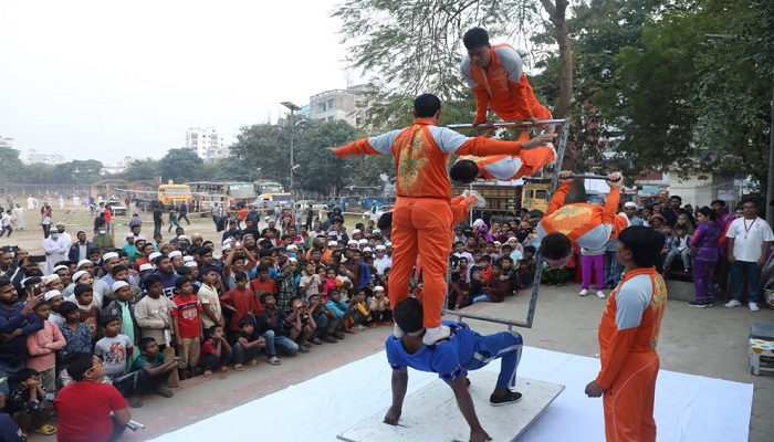 গণজাগরণের সাংস্কৃতিক উৎসবে মনোমুগ্ধকর অ্যাক্রোবেটিক প্রদর্শনী
