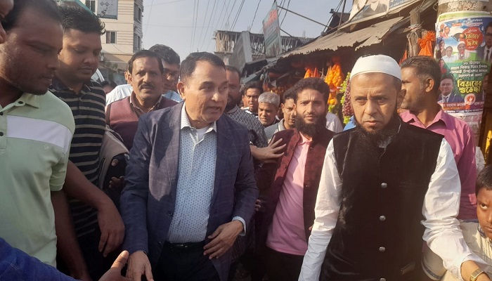 উন্নয়নের ধারা অব্যাহত রাখতে নৌকায় ভোট চাইলেন লোটাস কামাল