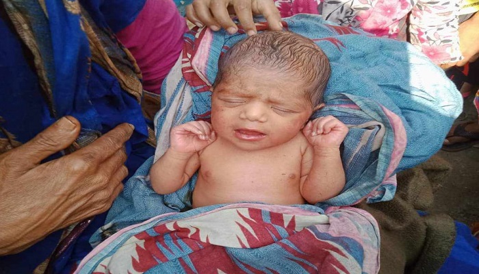 আশাশুনিতে পিতার লাশবাহী অ্যাম্বুলেন্সে কন্যা সন্তানের জন্ম
