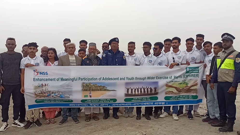 কুয়াকাটা সমুদ্র সৈকতে পরিচ্ছন্নতা কার্যক্রম পরিচালিত