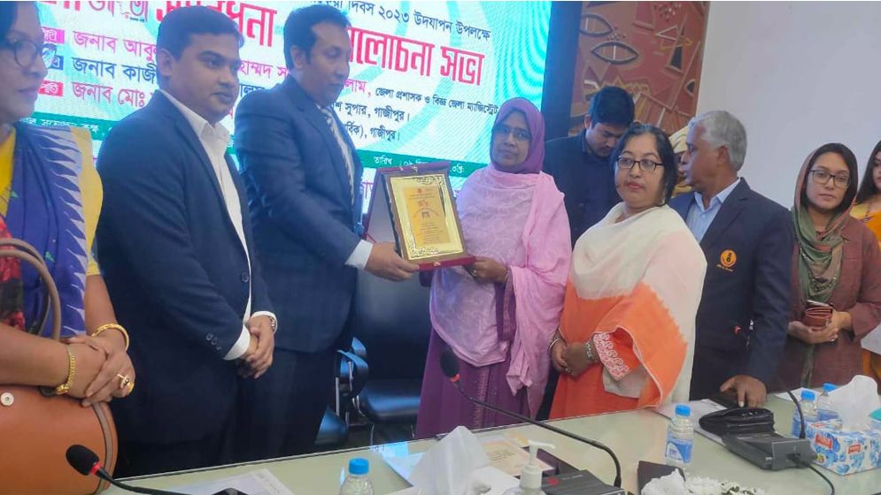 গাজীপুর জেলার শ্রেষ্ঠ জয়িতা পারুল আক্তার