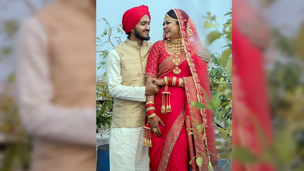 বিয়ের একগুচ্ছ ছবি প্রকাশ্যে আনলেন মৌসুমী হামিদ