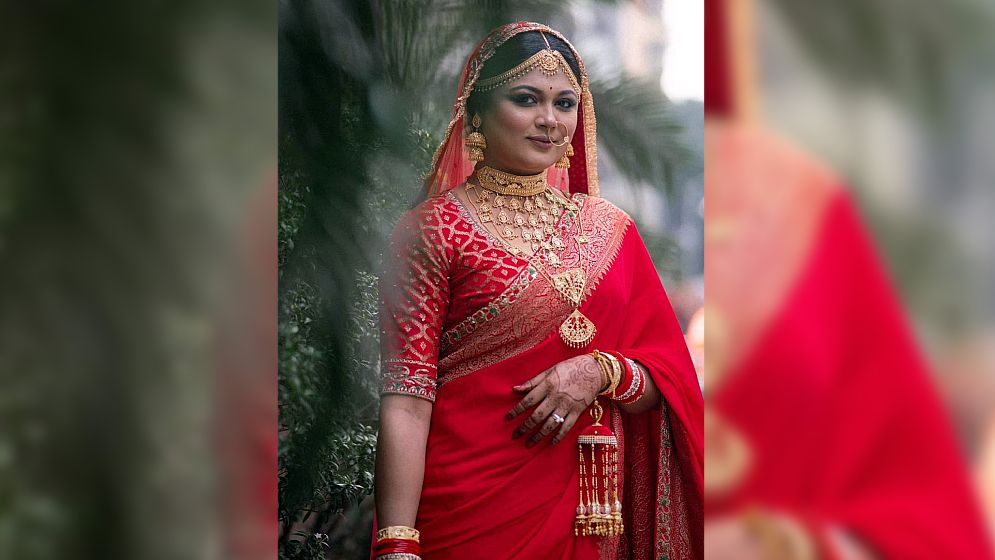 বিয়ের একগুচ্ছ ছবি প্রকাশ্যে আনলেন মৌসুমী হামিদ