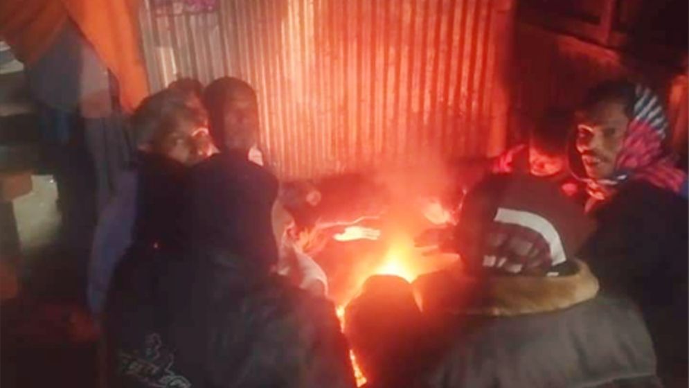 'শিকনাগি গেইনো বাহে এ্যকান কম্বল দেও'