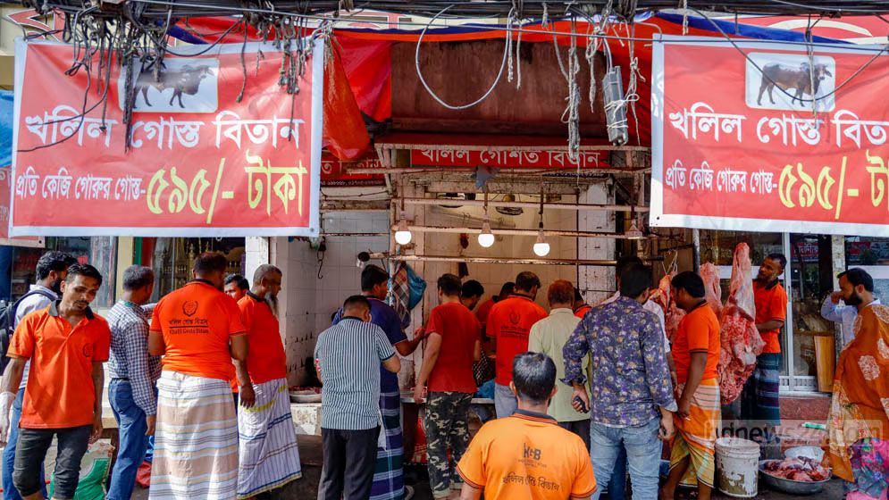 কম দামে গরুর মাংস বিক্রি করা খলিল ও তার ছেলেকে হত্যার হুমকি