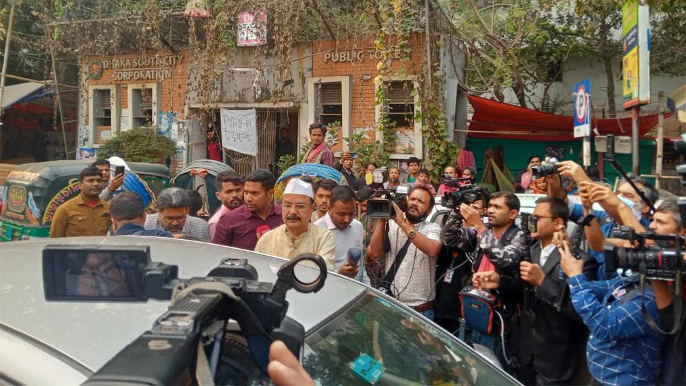 মতিঝিলে পুলিশি বাধায় বিএনপির কালো পতাকা মিছিল পণ্ড