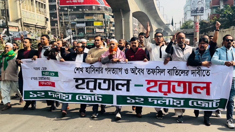 ভাড়াটিয়া এমপি প্রার্থীদের 'ভোটার কেনার' প্রতিযোগিতা চলছে