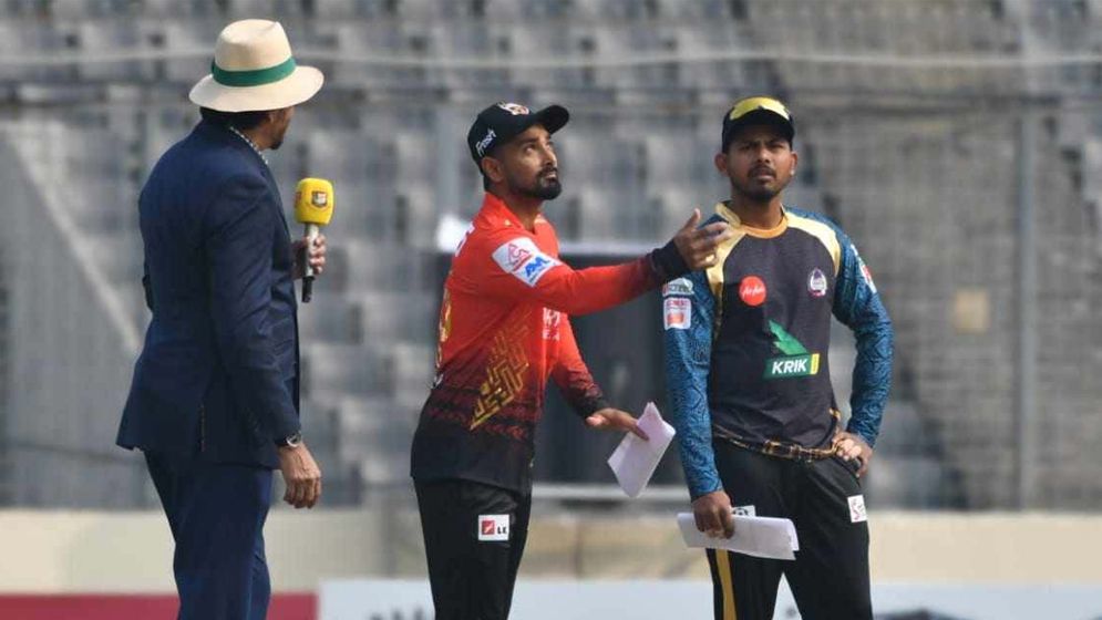 টস জিতে কুমিল্লাকে ব্যাটিংয়ে পাঠাল ঢাকা