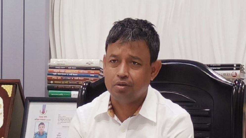 যেভাবে ট্রেনে আগুন দেয়া হলো, জানালেন ডিবি হারুন 