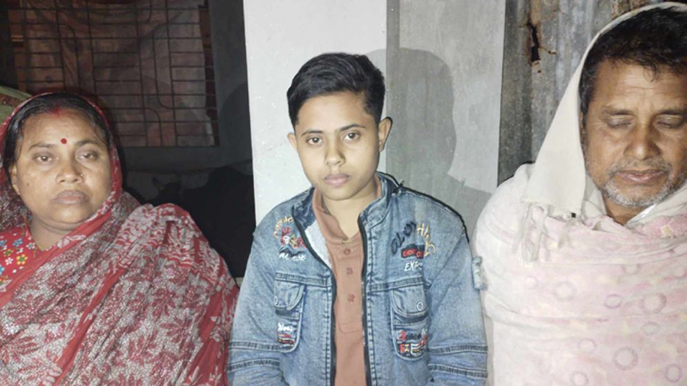 তাড়াশে মেয়ে হলো ছেলে, এলাকায় চাঞ্চল্যের সৃষ্টি