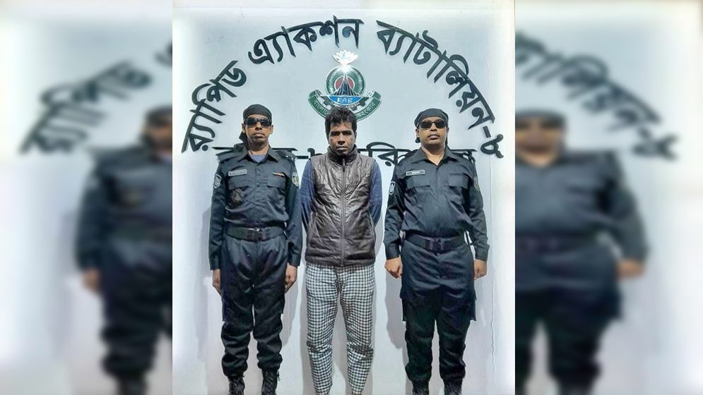 ১৪ বছরের সাজা থেকে বাঁচতে ২০ বছর পরে গ্রেফতার