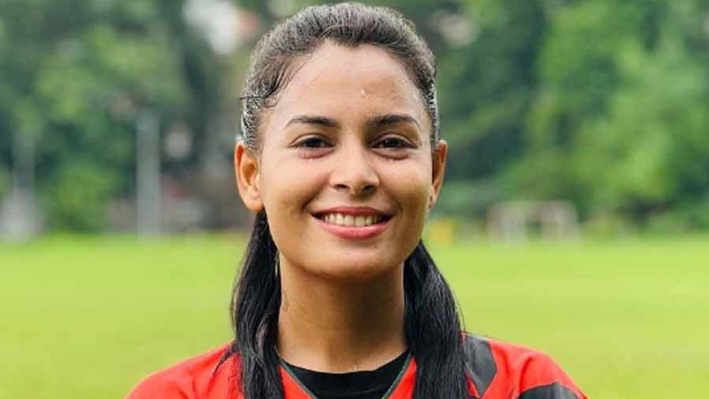 ইস্টবেঙ্গলের প্রথম বিদেশি নারী ফুটবলার বাংলাদেশের সানজিদা