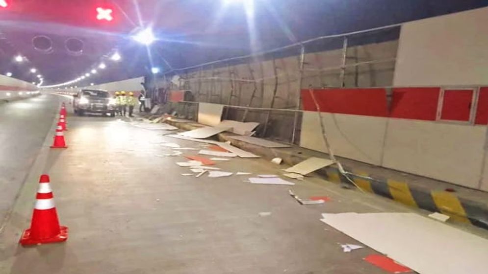 আবারও বঙ্গবন্ধু টানেলে মুরগীবাহী ট্রাকের ধাক্কা, ক্ষতিগ্রস্ত সরঞ্জাম