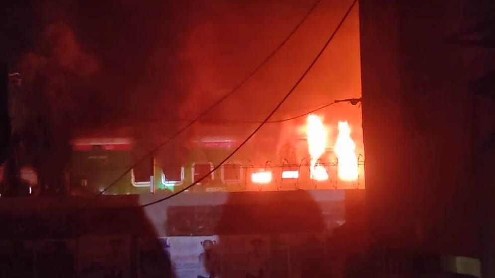 গোপীবাগে ট্রেনে আগুন: ৪ প্লাটুন আনসার মোতায়েন