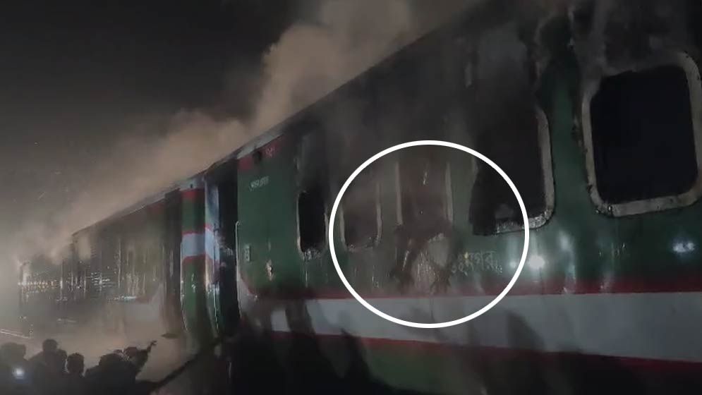 ট্রেনে এক যুবকের করুণ মৃত্যু
