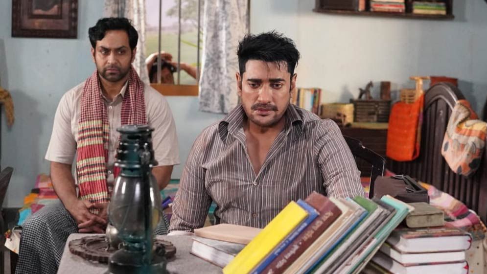 ব্যতিক্রমী পোশাকে হাজির অনন্ত জলিল