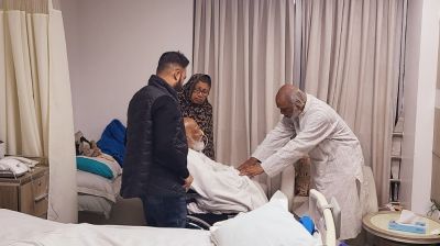 ড. মোশাররফকে দেখতে হাসপাতালে গেলেন মঈন খান 