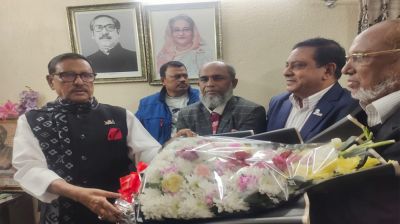 ওবায়দুল কাদেরকে পরাজিত স্বতন্ত্র প্রার্থীর ফুলেল শুভেচ্ছা