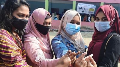 প্রথমবার ভোট দিয়ে নতুন ভোটারদের উচ্ছ্বাস (ভিডিও)