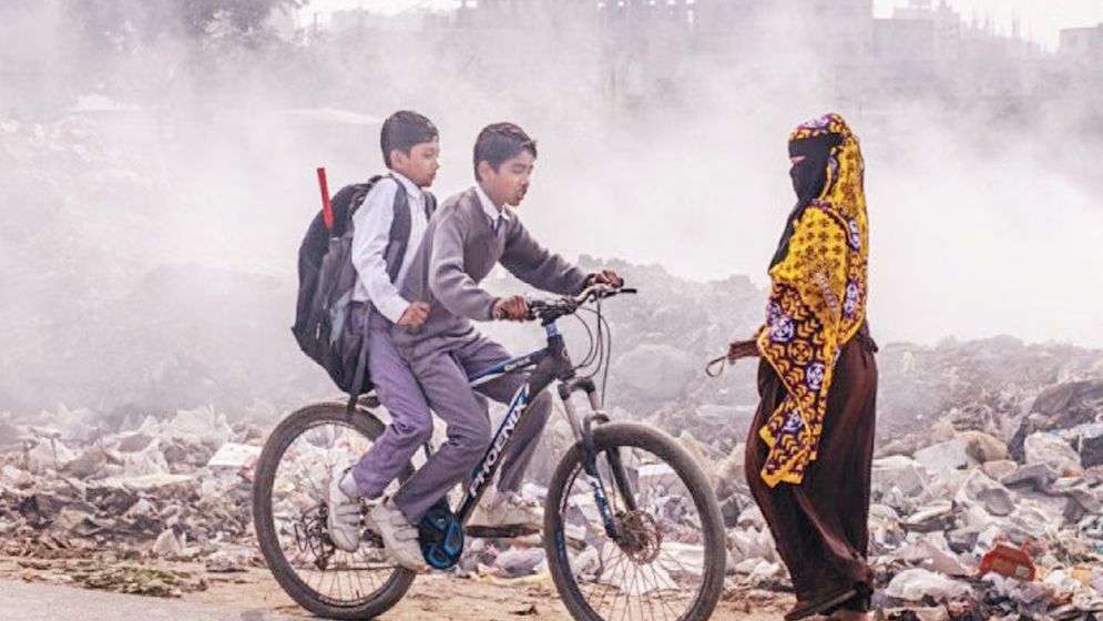 বায়ু দূষণের সূচকে বিশ্বে দ্বিতীয় ঢাকা