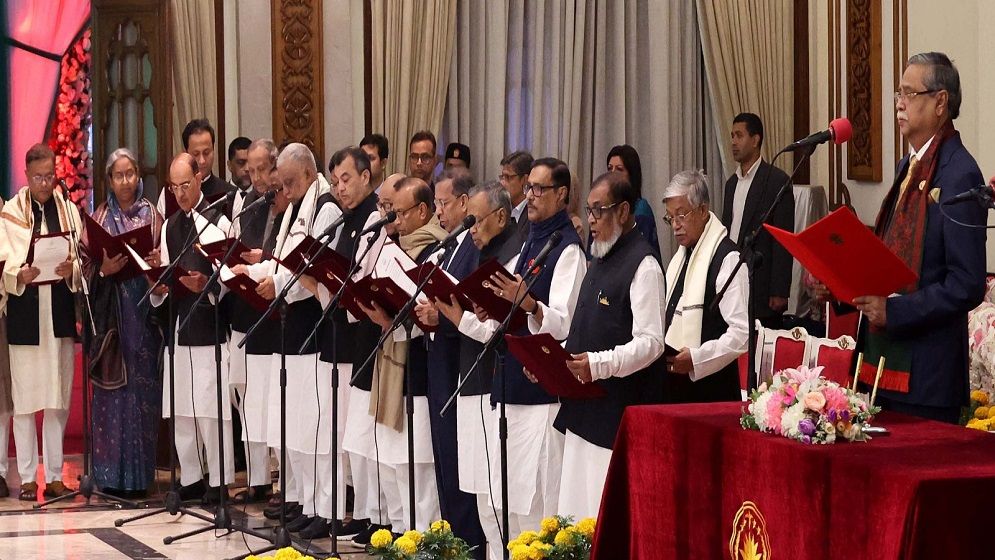 শপথ নিলেন মন্ত্রী-প্রতিমন্ত্রীরা 