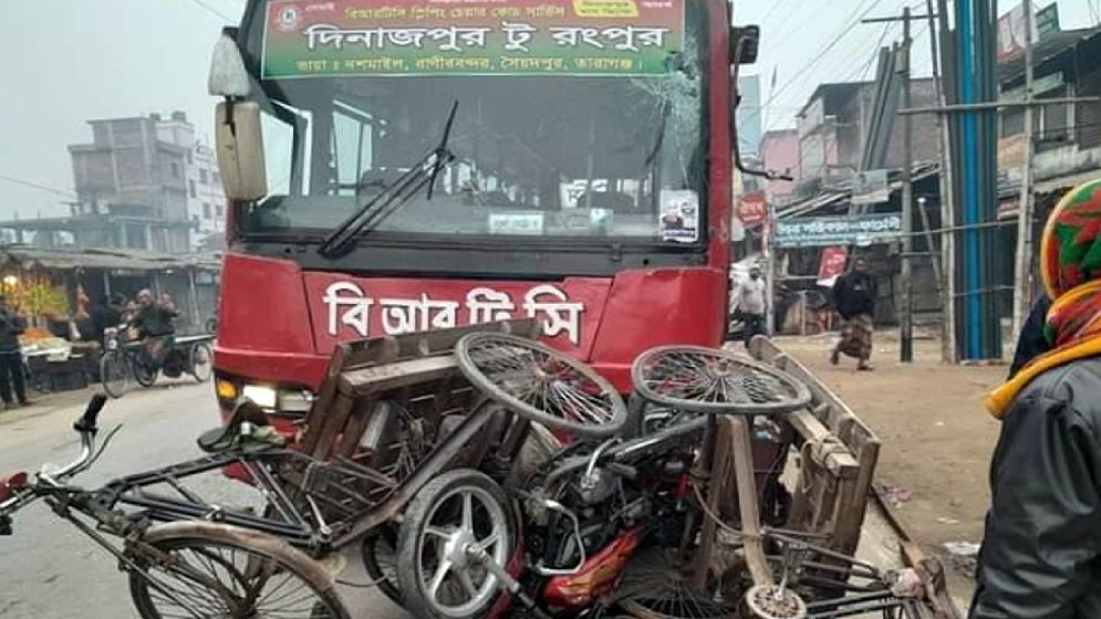 দিনাজপুরে বিআরটিসি বাসের চাপায় নিহত ৪