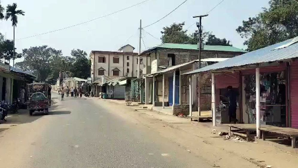 সীমান্ত জনমানবশূন্য, নিরাপদ আশ্রয়ের খোঁজে স্থানীয়রা